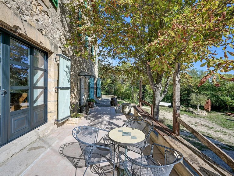 Villa for Sale in Lourmarin, The Luberon / Vaucluse 6
