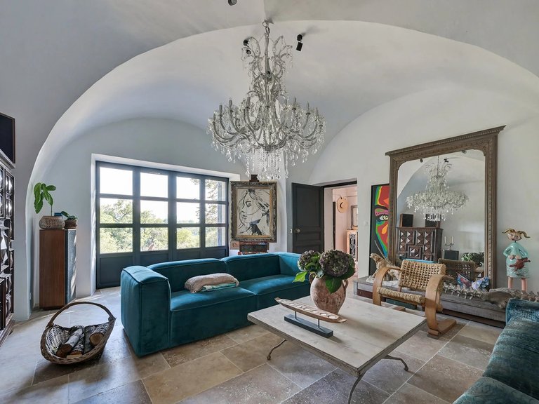 Villa for Sale in Lourmarin, The Luberon / Vaucluse 7