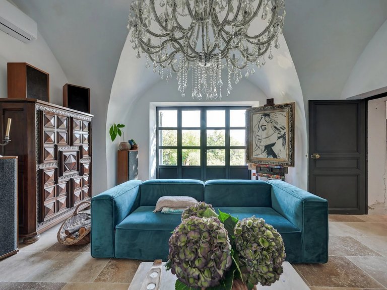 Villa for Sale in Lourmarin, The Luberon / Vaucluse 8