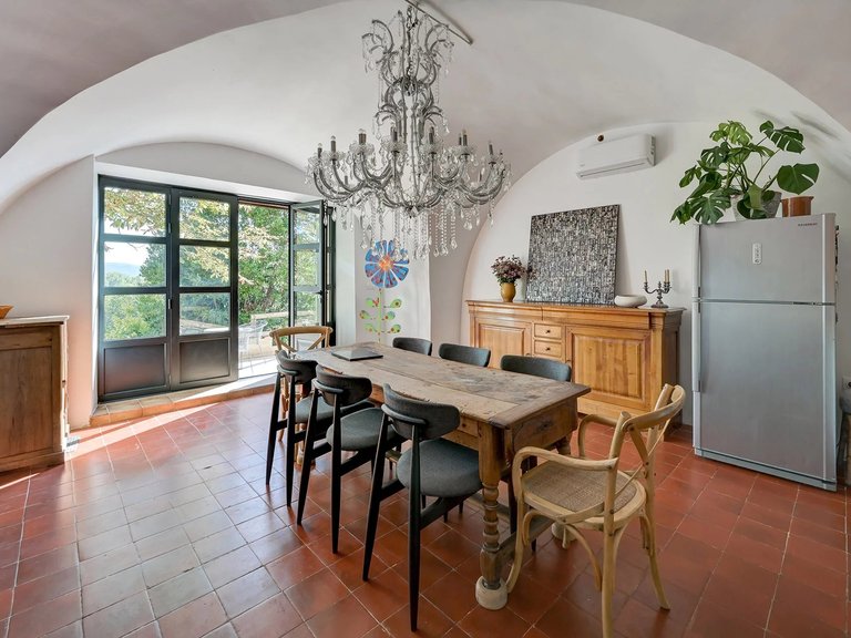 Villa for Sale in Lourmarin, The Luberon / Vaucluse 9