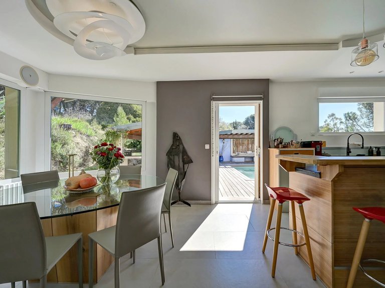 Villa for Sale in Merindol, The Luberon / Vaucluse 18