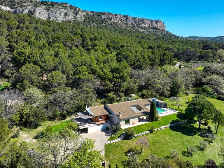 Villa for Sale in Merindol, The Luberon / Vaucluse 20