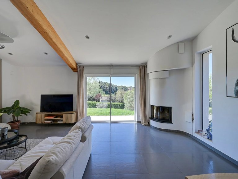 Villa for Sale in Merindol, The Luberon / Vaucluse 9