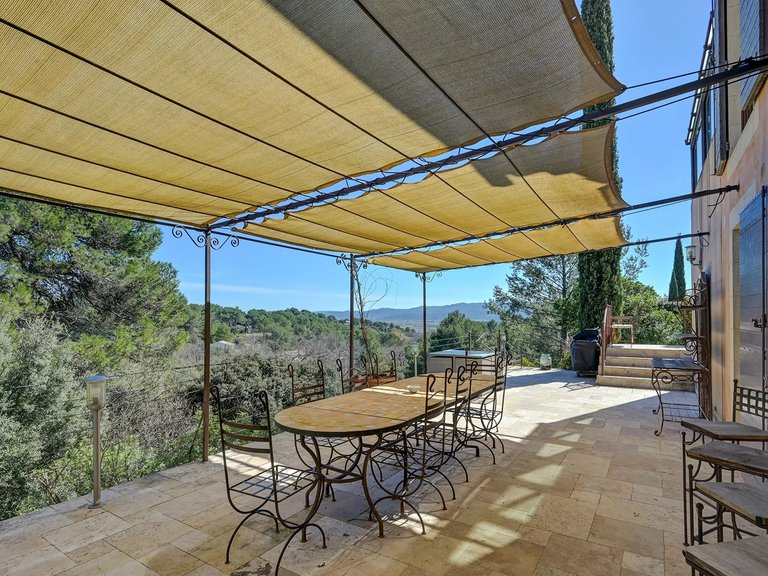 Villa for Sale in Puget, The Luberon / Vaucluse 1