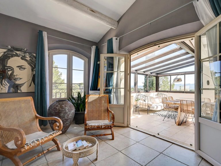 Villa for Sale in Puget, The Luberon / Vaucluse 3
