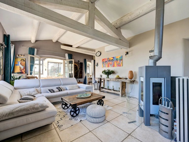 Villa for Sale in Puget, The Luberon / Vaucluse 4