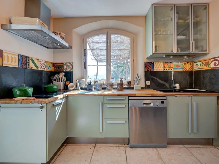Villa for Sale in Puget, The Luberon / Vaucluse 5