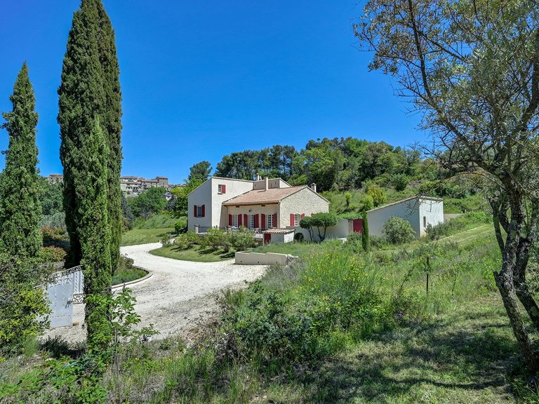 Villa for Sale in Grambois, The Luberon / Vaucluse 1