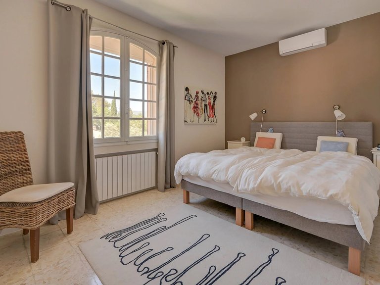 Villa for Sale in Grambois, The Luberon / Vaucluse 3