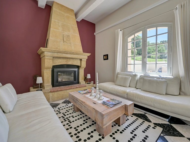 Villa for Sale in Grambois, The Luberon / Vaucluse 5