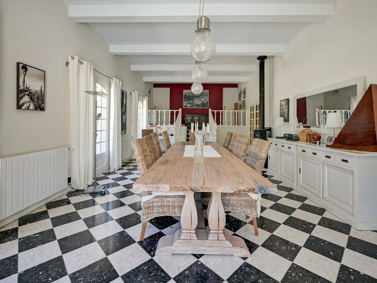 Villa for Sale in Grambois, The Luberon / Vaucluse 6