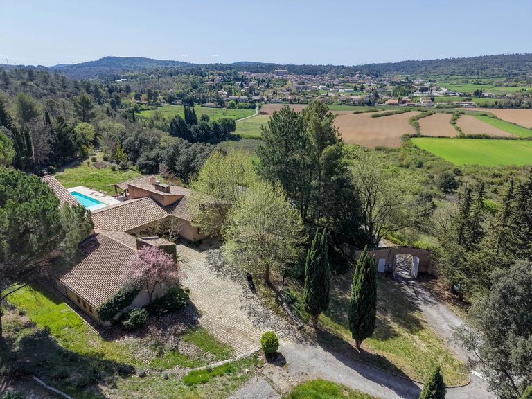 Villa for Sale in Rians, Avignon And North Provence 2