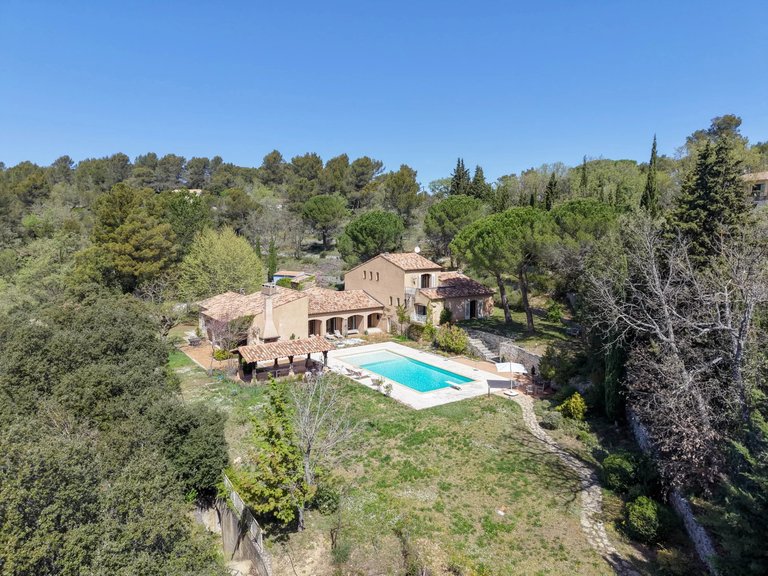 Villa for Sale in Rians, Avignon And North Provence 3