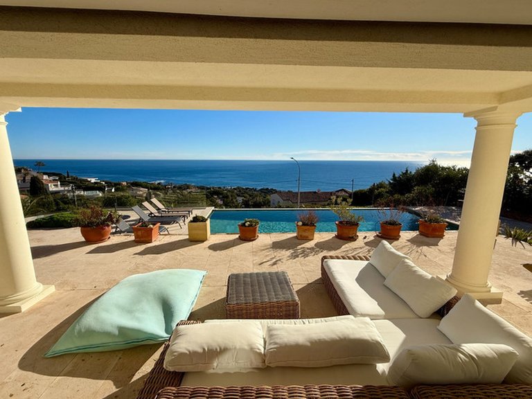 Villa for Sale in Les Issambres, St Raphaël, Ste Maxime Area 16