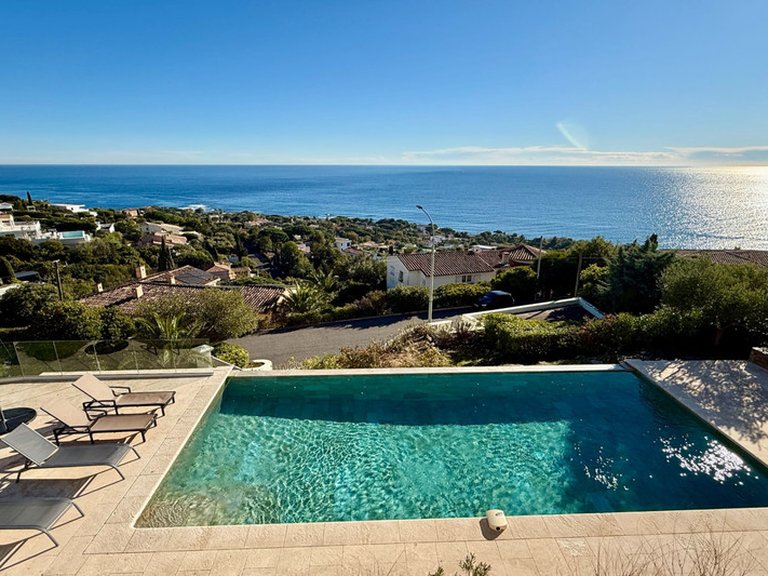 Villa for Sale in Les Issambres, St Raphaël, Ste Maxime Area 19