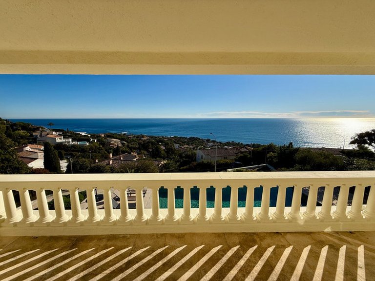 Villa for Sale in Les Issambres, St Raphaël, Ste Maxime Area 8