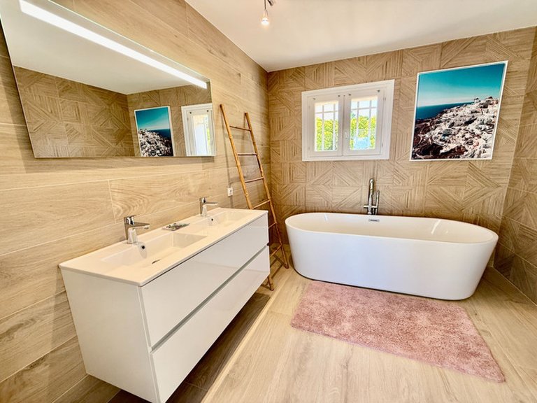 Villa for Sale in Les Issambres, St Raphaël, Ste Maxime Area 9