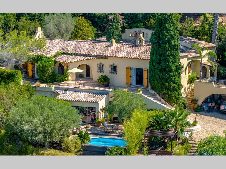 Villa for Sale in Les Issambres, St Raphaël, Ste Maxime Area 2