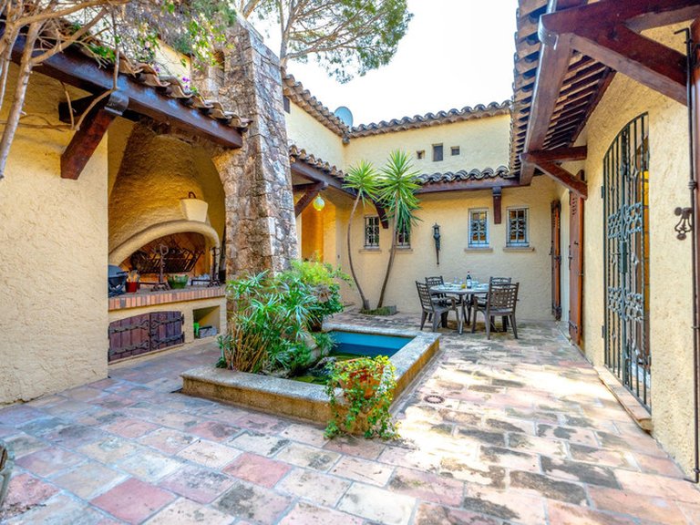 Villa for Sale in Les Issambres, St Raphaël, Ste Maxime Area 6