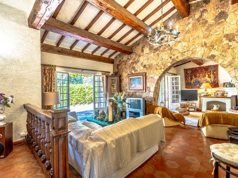 Villa for Sale in Les Issambres, St Raphaël, Ste Maxime Area 8