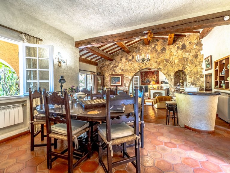 Villa for Sale in Les Issambres, St Raphaël, Ste Maxime Area 9