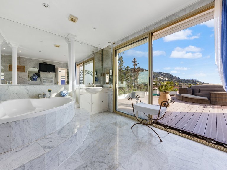 Villa for Sale in Villefranche Sur Mer, Villefranche, Cap Ferrat Area 17