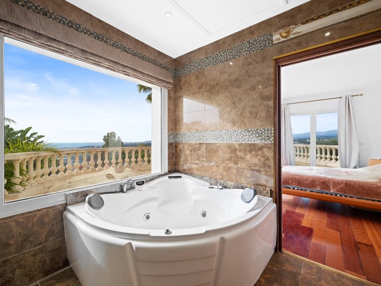 Villa for Sale in Nice, Nice Area 11