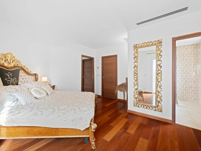 Villa for Sale in Nice, Nice Area 12