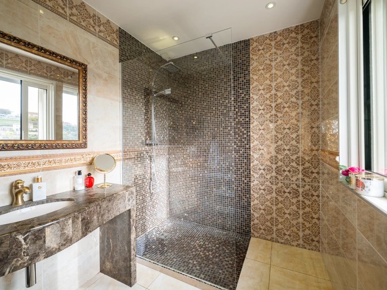 Villa for Sale in Nice, Nice Area 13