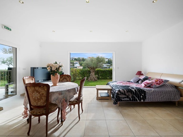 Villa for Sale in Nice, Nice Area 16