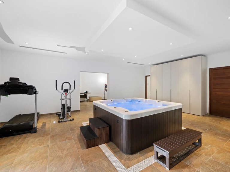 Villa for Sale in Nice, Nice Area 19