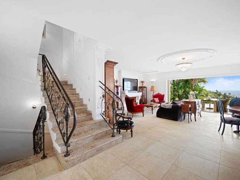 Villa for Sale in Nice, Nice Area 4
