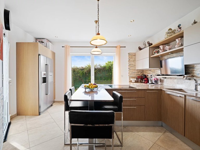 Villa for Sale in Nice, Nice Area 6