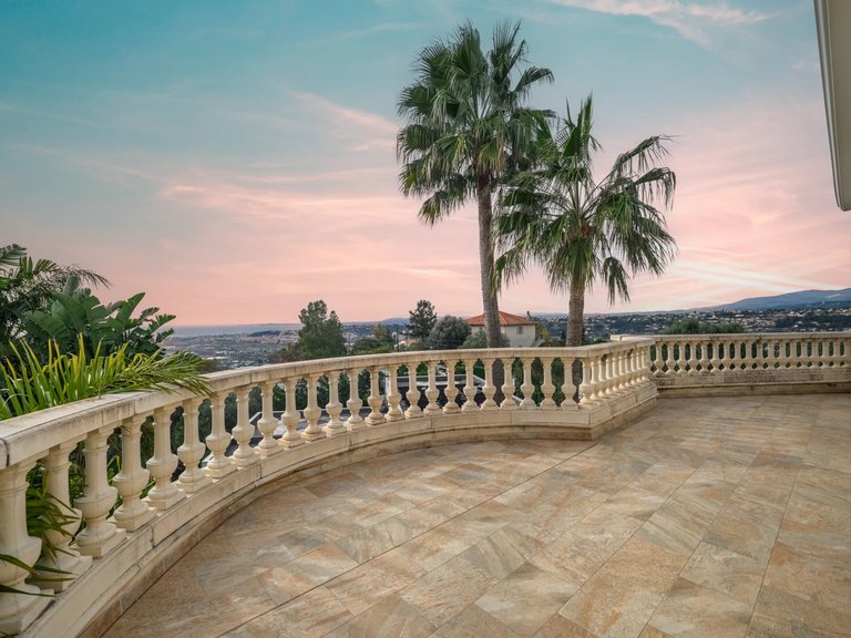 Villa for Sale in Nice, Nice Area 7