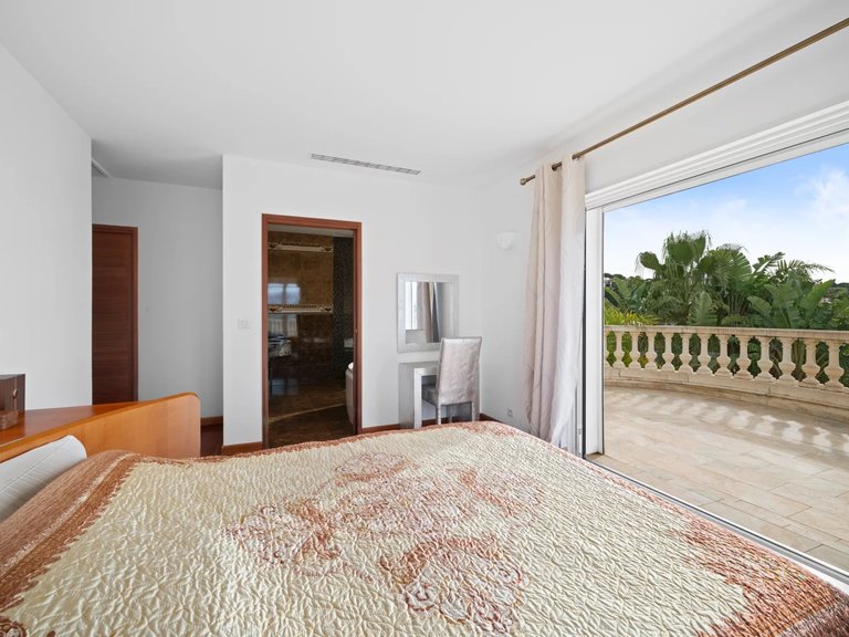 Villa for Sale in Nice, Nice Area 9