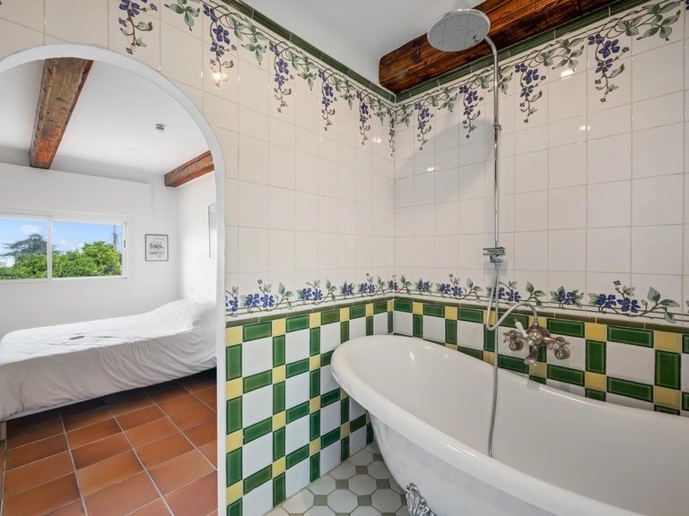 Villa for Sale in Nice, Nice Area 16