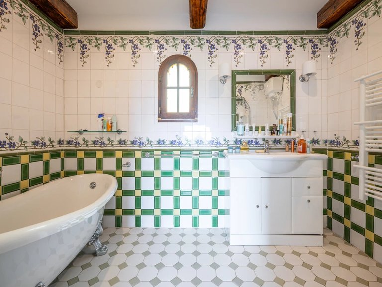 Villa for Sale in Nice, Nice Area 17