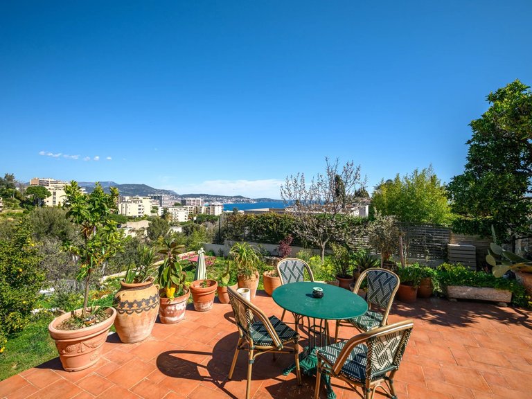 Villa for Sale in Nice, Nice Area 3