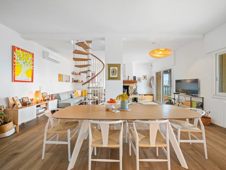 Villa for Sale in Nice, Nice Area 6