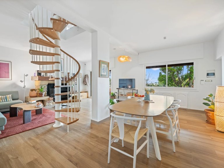 Villa for Sale in Nice, Nice Area 10
