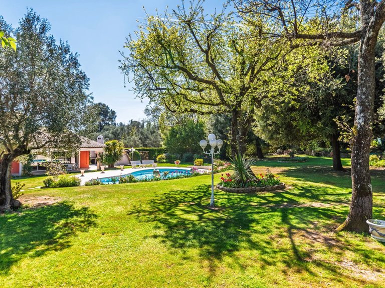 Villa for Sale in Le Rouret, Mougins, Valbonne, Grasse Area 14