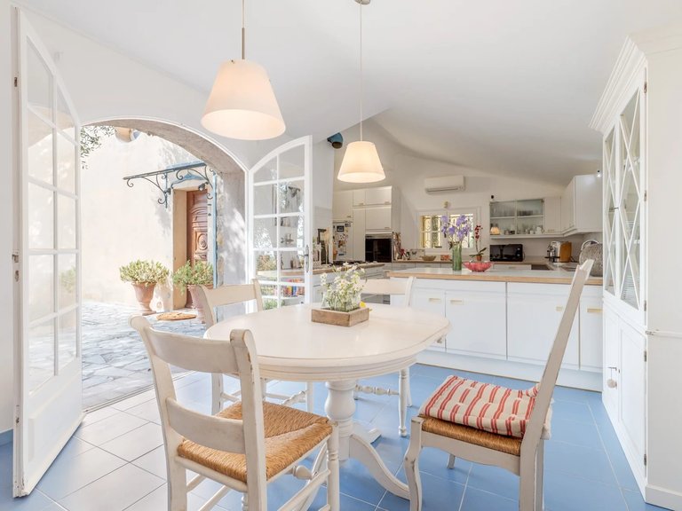 Villa for Sale in Chateauneuf Grasse, Mougins, Valbonne, Grasse Area 12