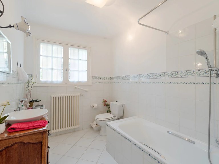 Villa for Sale in Chateauneuf Grasse, Mougins, Valbonne, Grasse Area 16