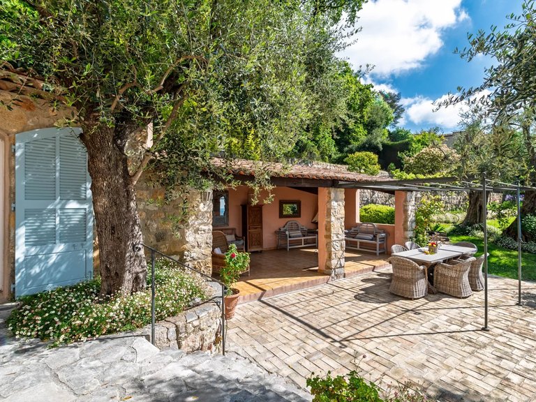 Villa for Sale in Chateauneuf Grasse, Mougins, Valbonne, Grasse Area 19