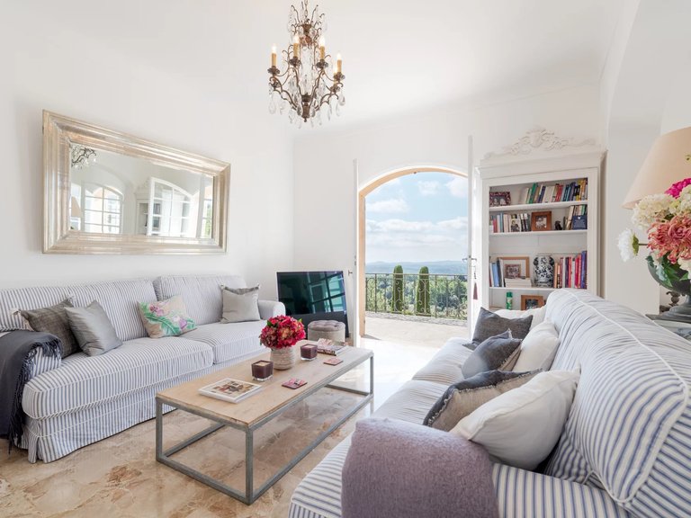 Villa for Sale in Chateauneuf Grasse, Mougins, Valbonne, Grasse Area 9