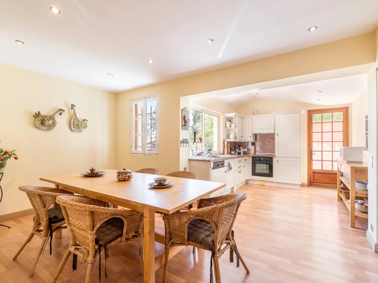 Villa for Sale in Opio, Mougins, Valbonne, Grasse Area 19