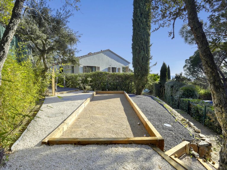 Villa for Sale in La Croix Valmer, St. Tropez, Grimaud Area 18
