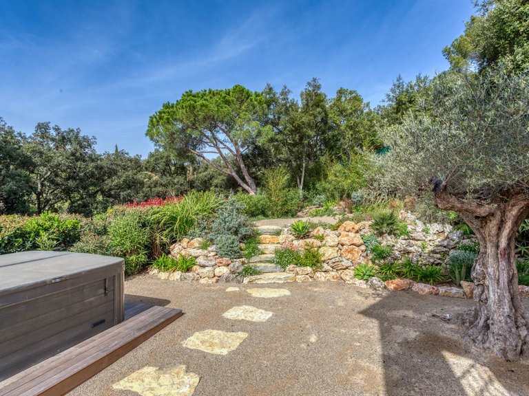 Villa for Sale in La Croix Valmer, St. Tropez, Grimaud Area 19