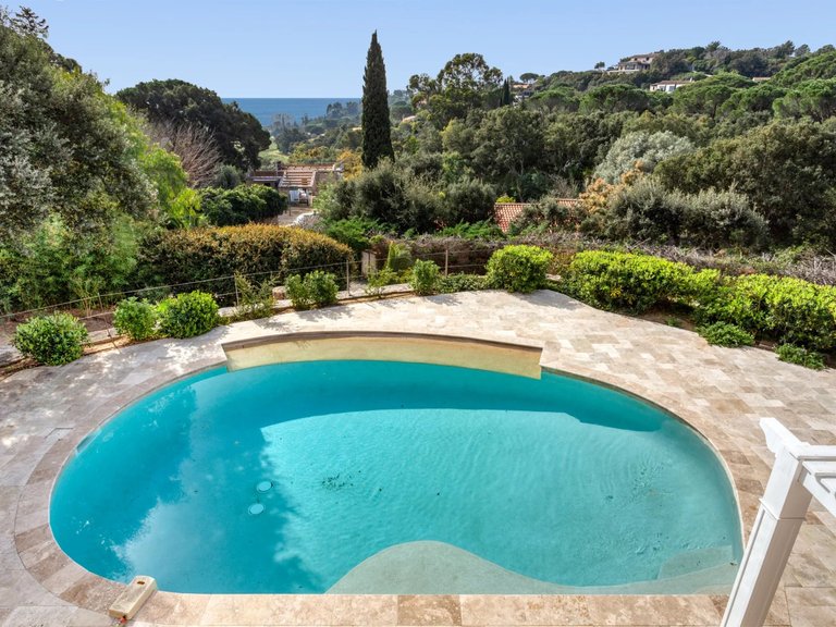 Villa for Sale in La Croix Valmer, St. Tropez, Grimaud Area 1