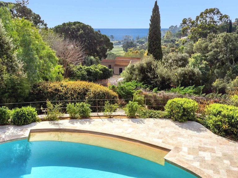 Villa for Sale in La Croix Valmer, St. Tropez, Grimaud Area 2